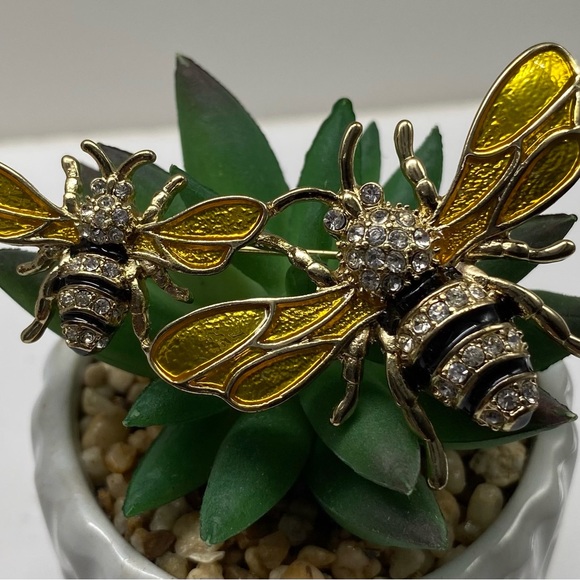 Napier Classic Gold Tone Yellow Bumble Bee Brooch Pin - Picture 1 of 3